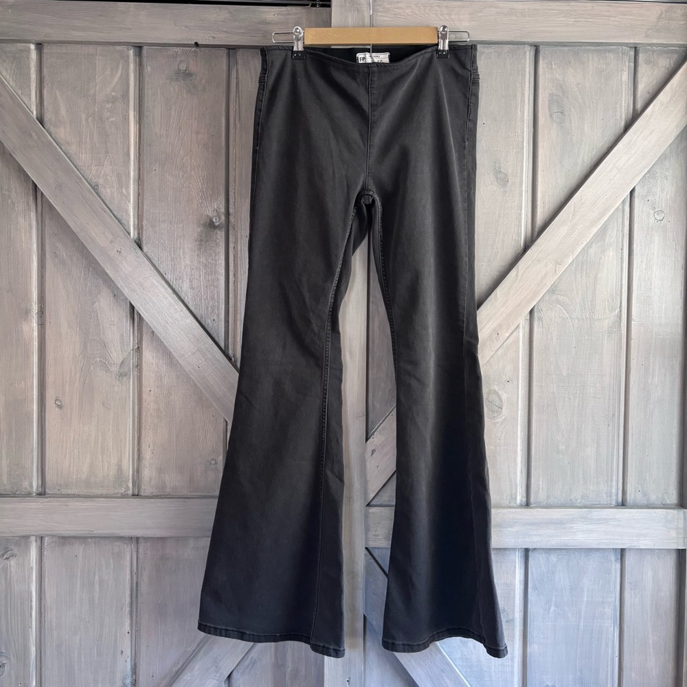 Free People Washed Black Pull on Flare Denim Jeans Size 29 - Picture 2 of 8